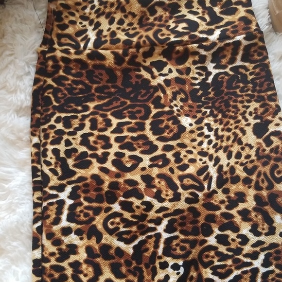 💥NWOT LEOPARD SKIRT💥 - Picture 2 of 5
